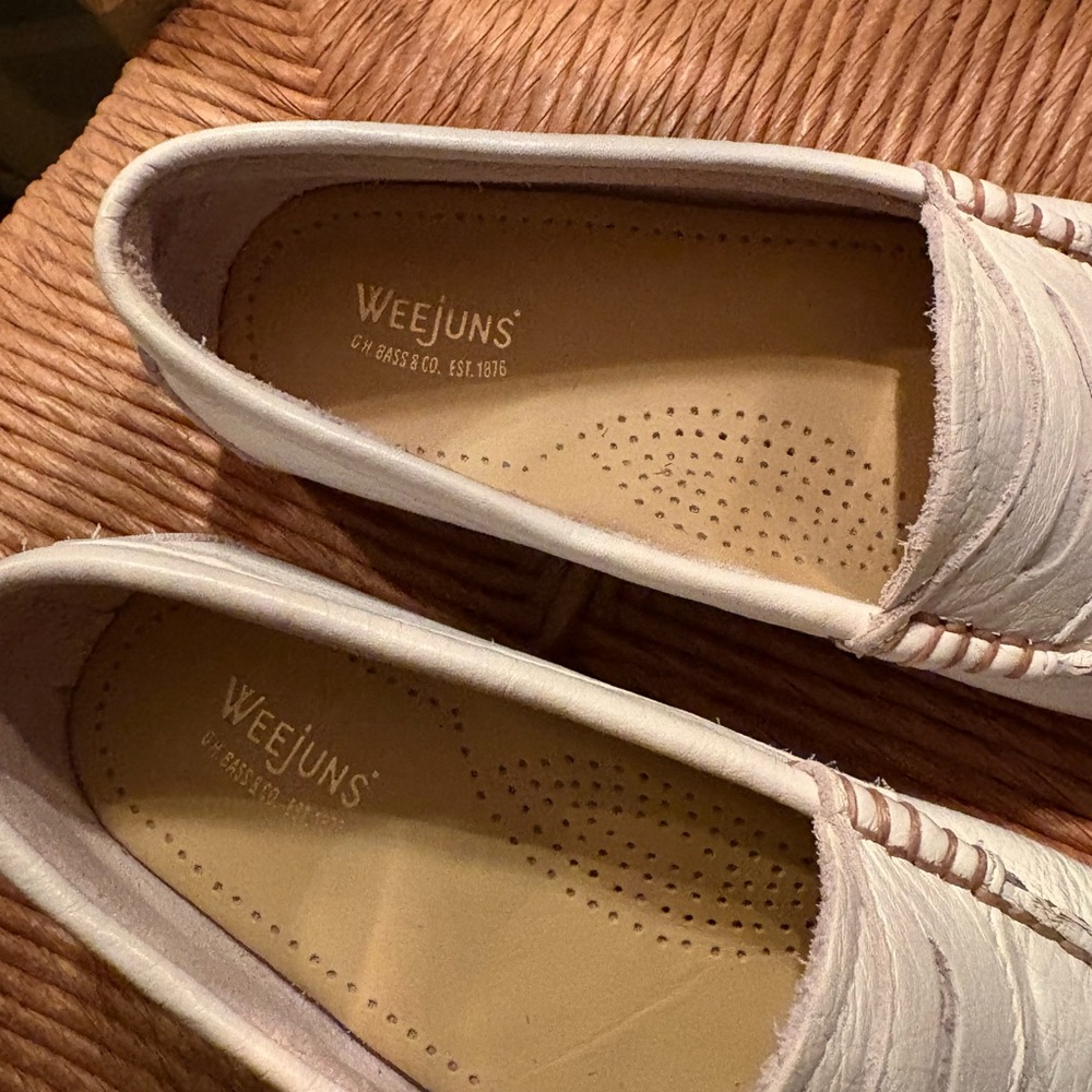 White Weejuns soft leather loafers for women by G.H Bass. - Picture 3 of 4
